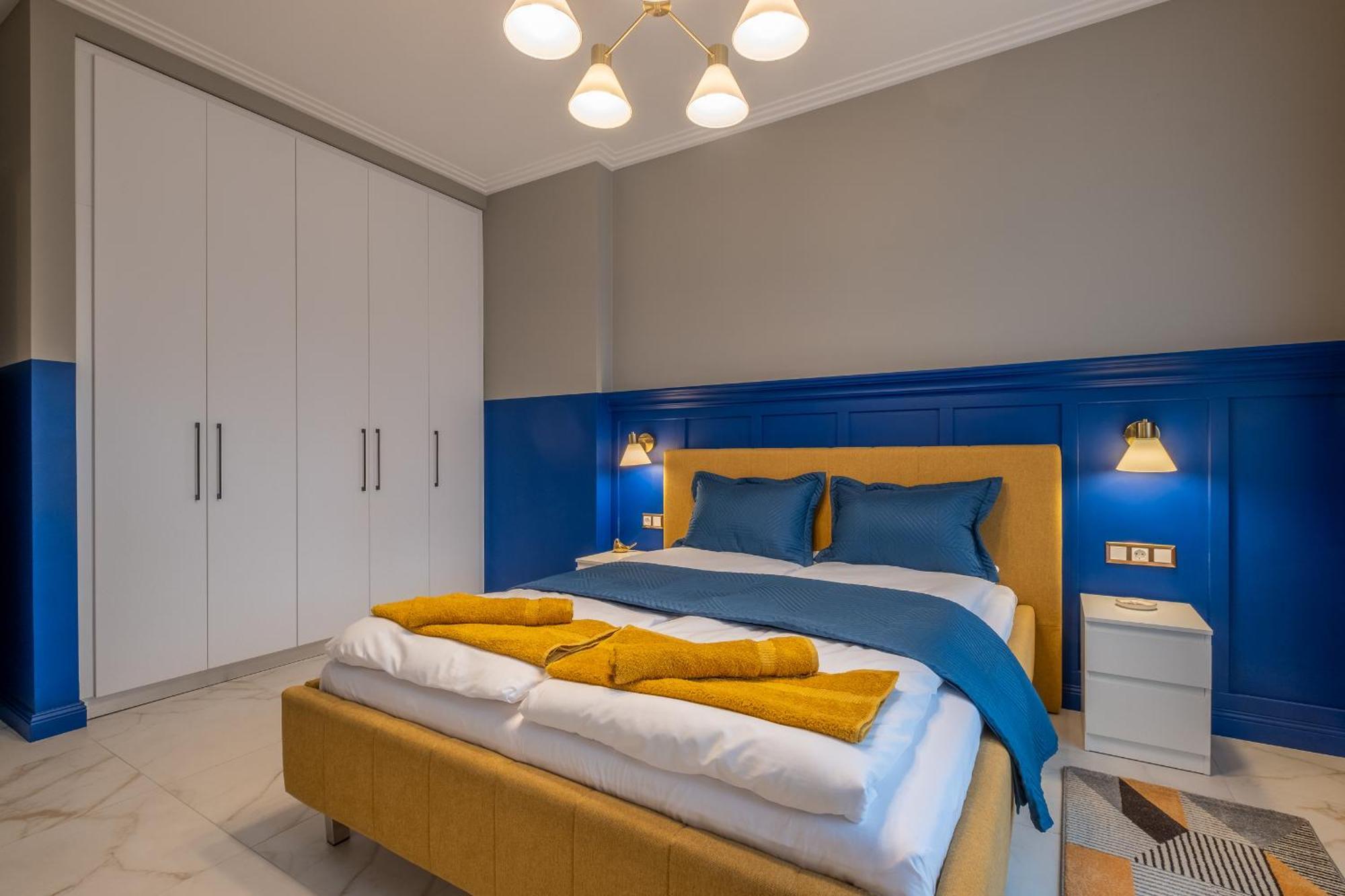 Sofia's Classy Blu -2 Bedrooms *